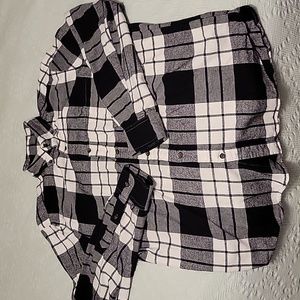 St. Johns Bay Flannel. (Large). Only worn a couple times. No Flaws.